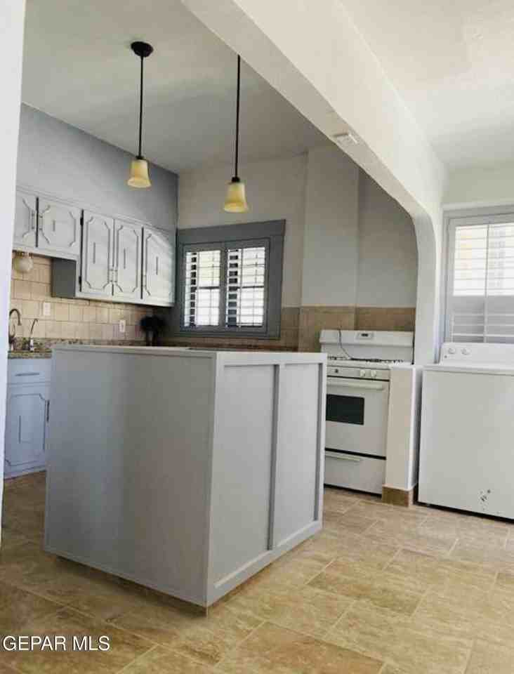 4001 Trowbridge Dr - Photo 4 of 10