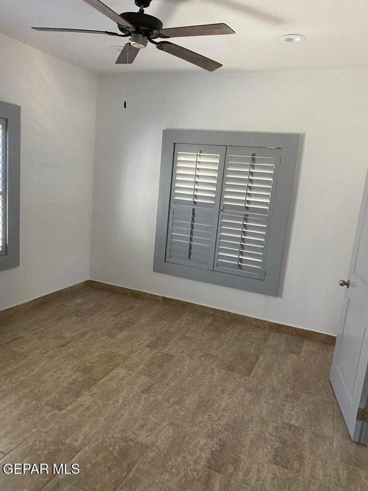 4001 Trowbridge Dr - Photo 5 of 10