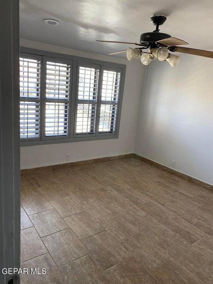 4001 Trowbridge Dr - Photo 7 of 10