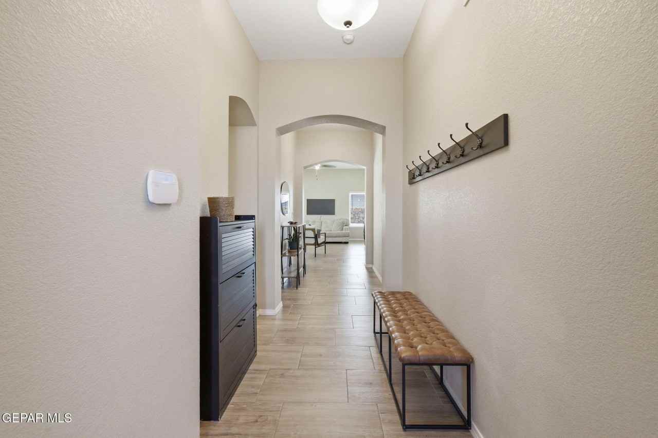 13748 Villa Vista Ave - Photo 4 of 26