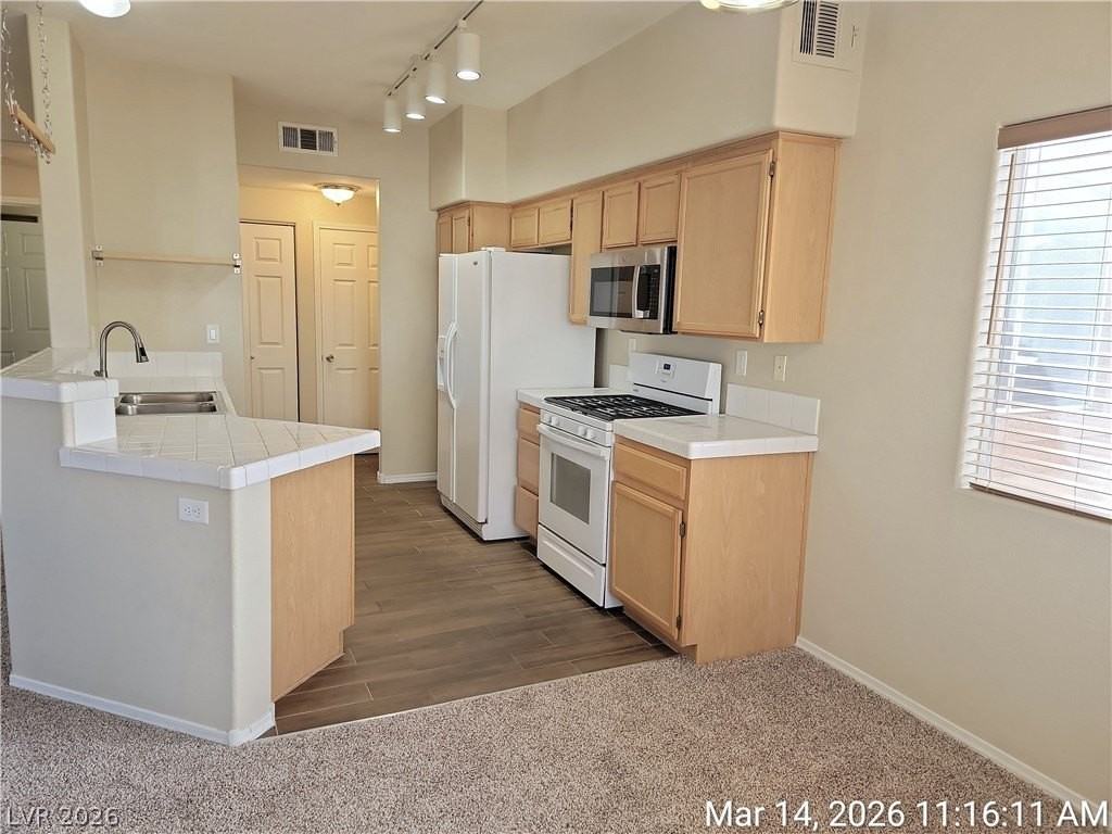 1050 E Cactus Ave #2099 - Photo 7 of 40