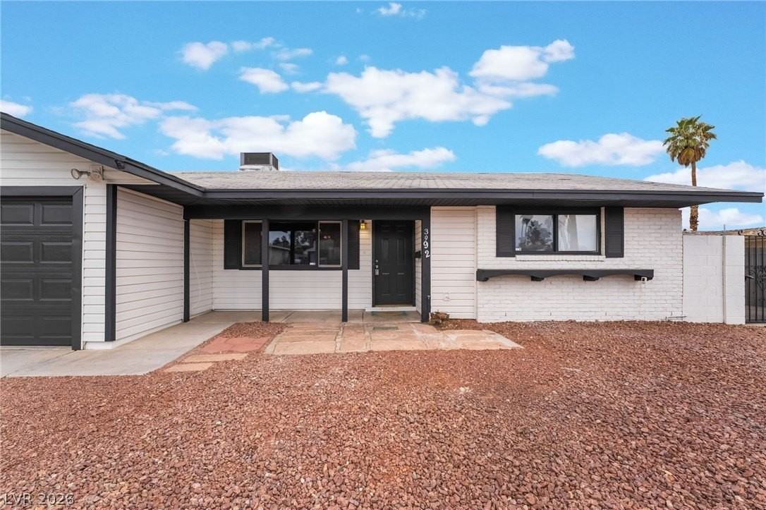 3992 Chinchilla Ave - Photo 3 of 50