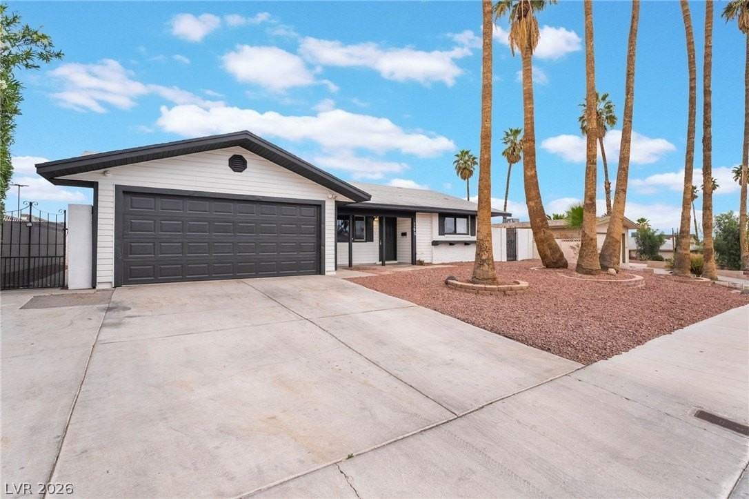 3992 Chinchilla Ave - Photo 4 of 50