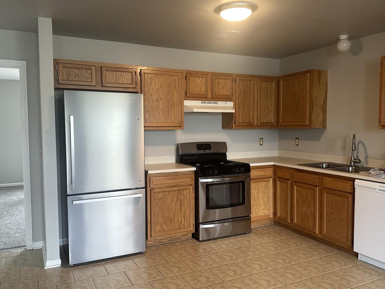 1426 Crimson Way - Photo 4 of 23