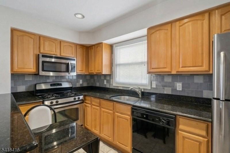 382 Morris Ave #A2 - Photo 4 of 11