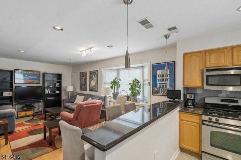 382 Morris Ave #A2 - Photo 5 of 11