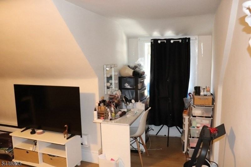 327 Valley St #3 - Photo 4 of 17