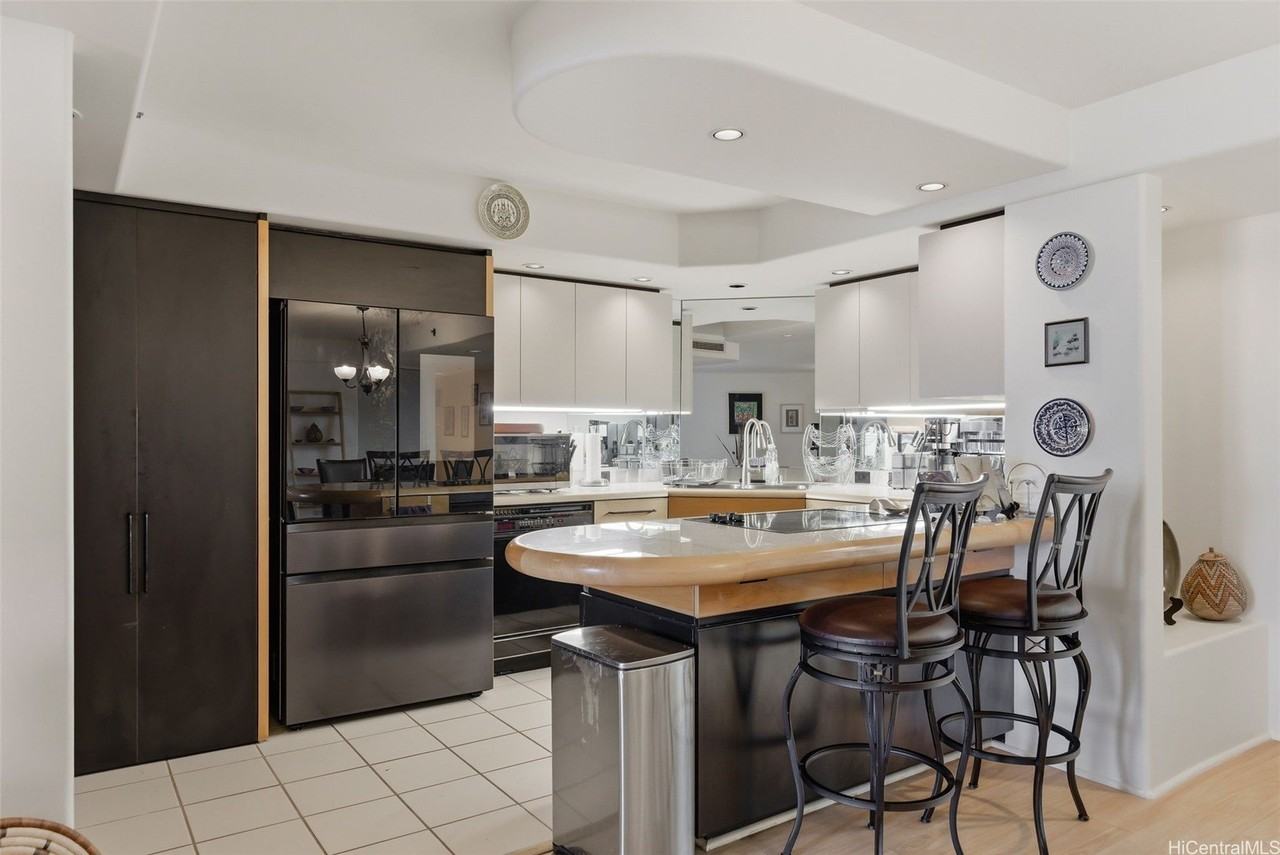 66 Queen St Apt 1605 - Photo 6 of 24