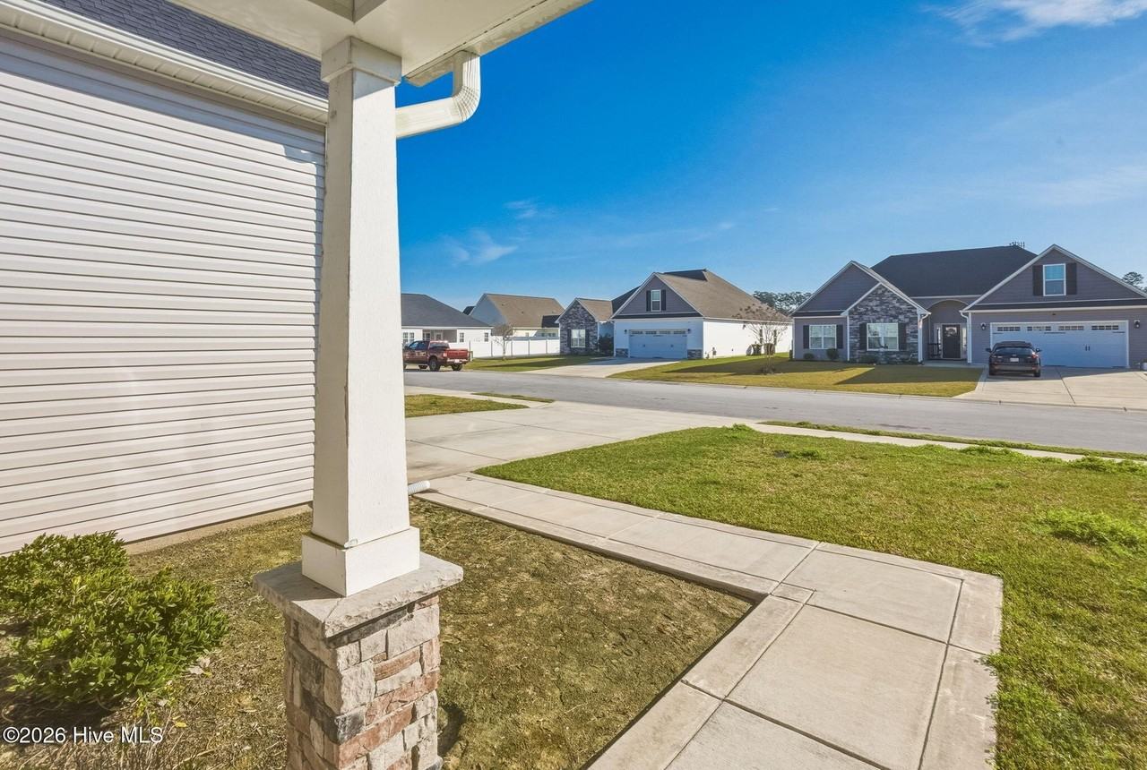 1020 Loretta Ln - Photo 4 of 49