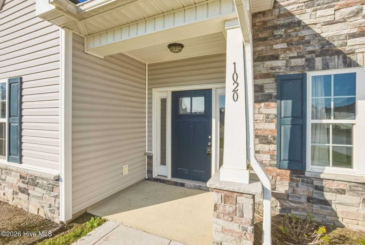 1020 Loretta Ln - Photo 5 of 49