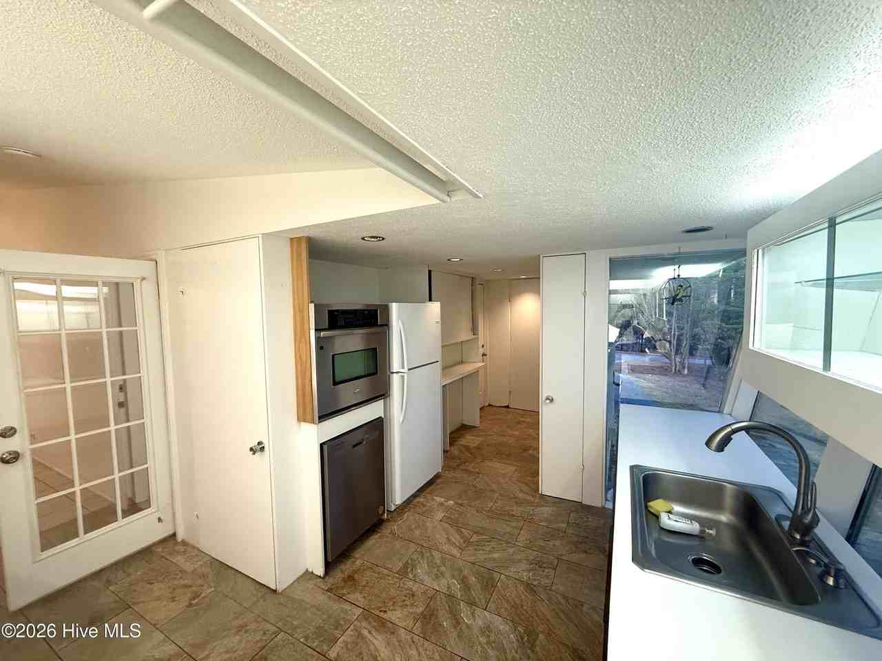 380 N Bethesda Rd - Photo 6 of 15
