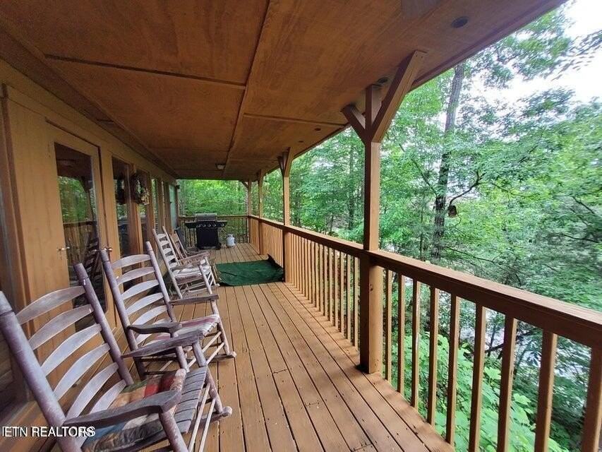 2859 Eagle Crest Way - Photo 4 of 32