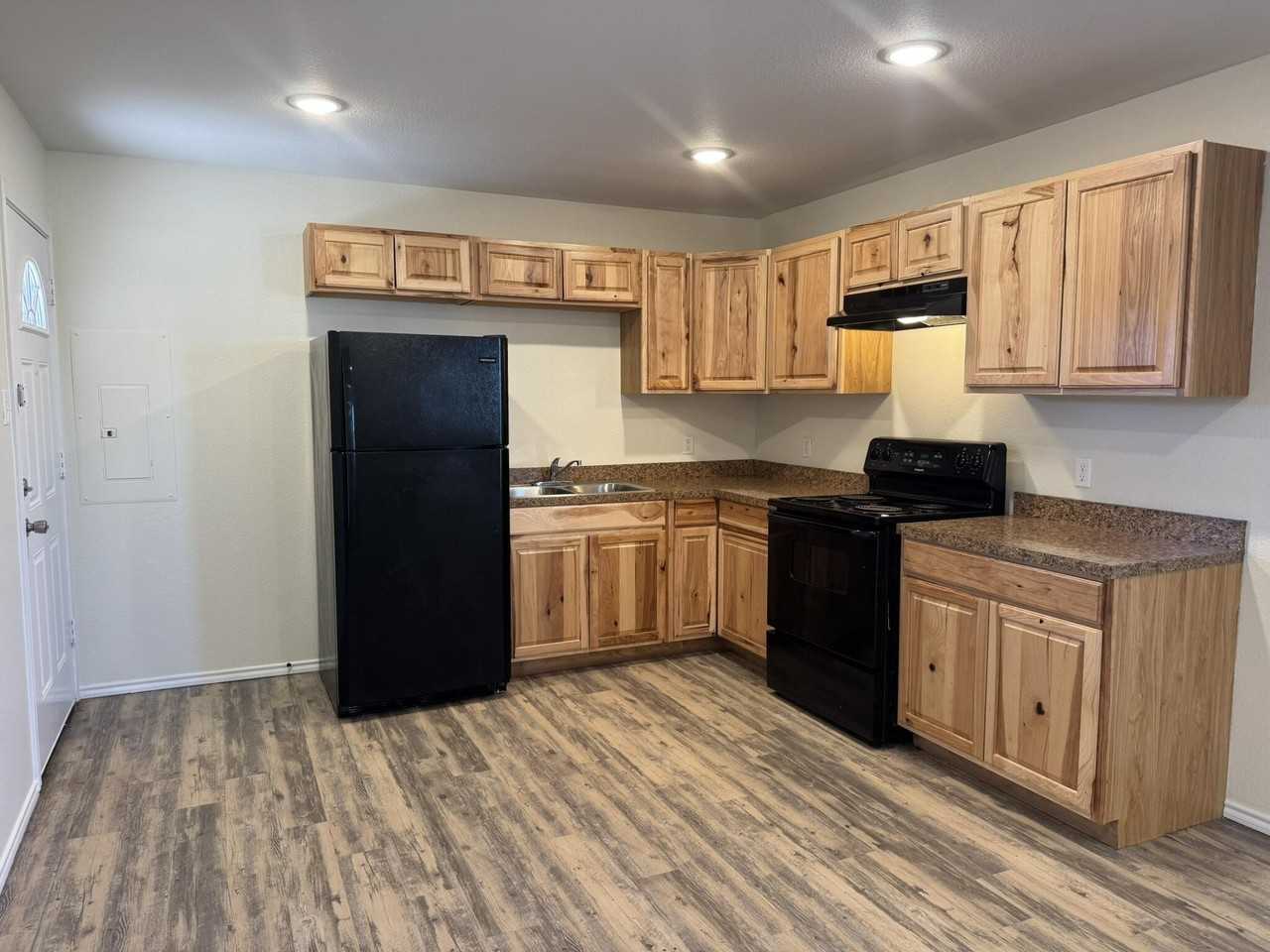 321 N Sherman Ave - Photo 2 of 17