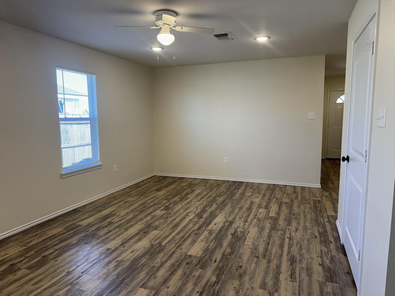 321 N Sherman Ave - Photo 5 of 17