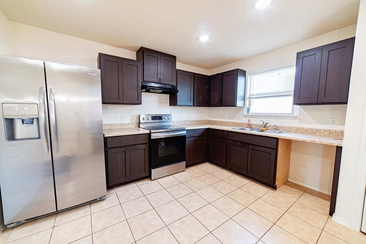 2021 Port Louisiana Dr - Photo 6 of 18