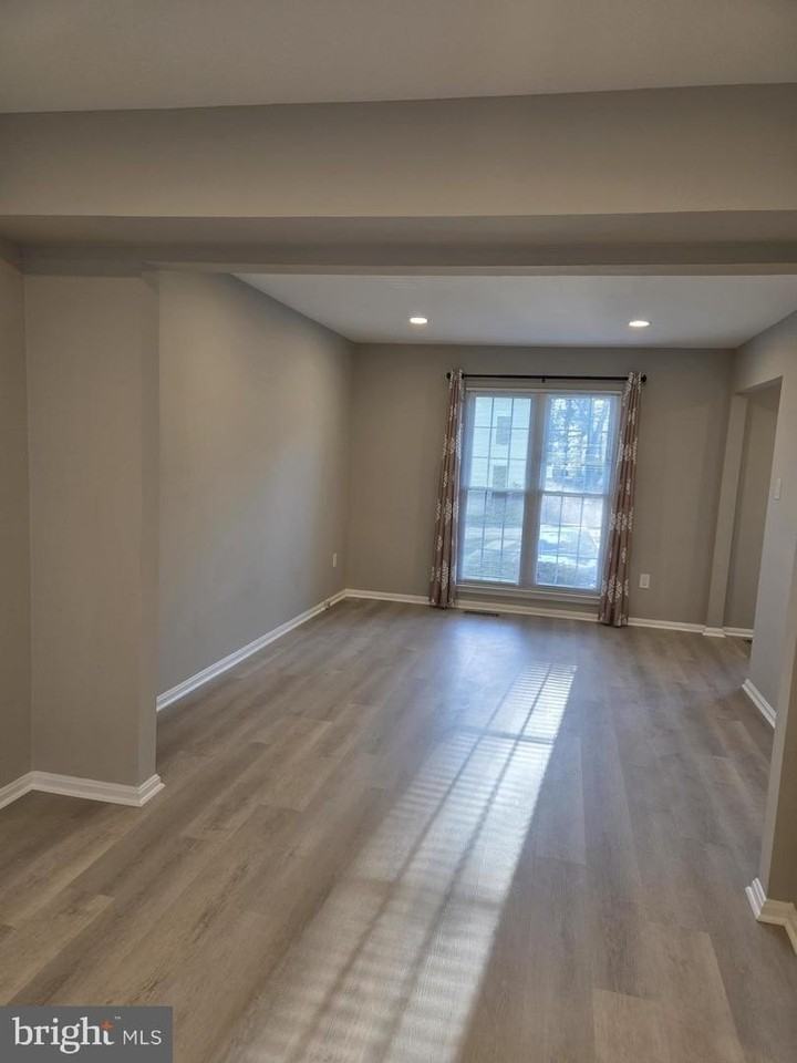 17535 Longview Ln - Photo 3 of 24