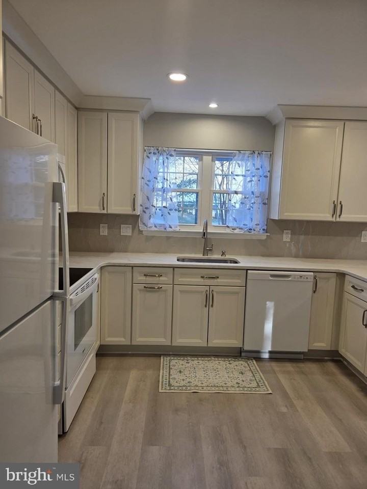 17535 Longview Ln - Photo 4 of 24