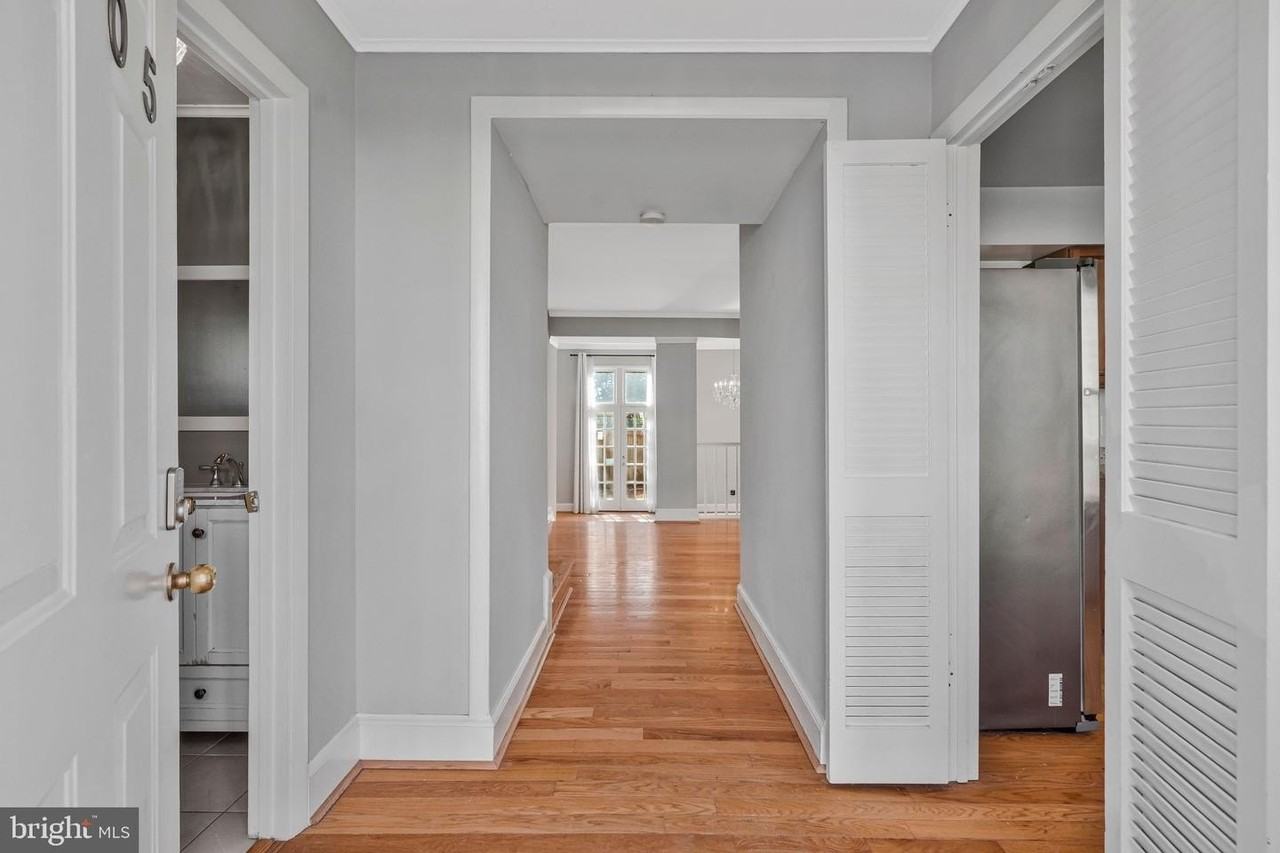 8505 Jeffersonian Ct - Photo 4 of 50