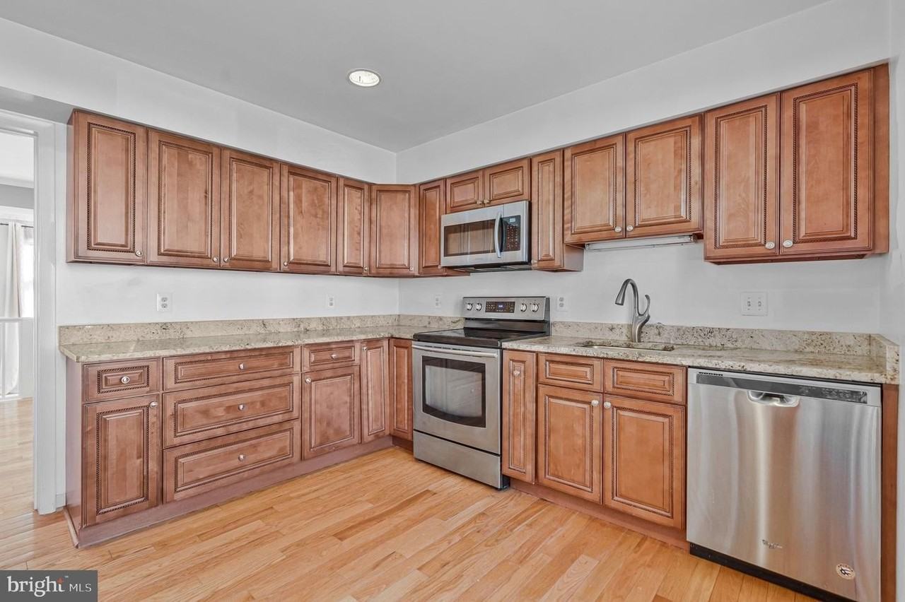 8505 Jeffersonian Ct - Photo 5 of 50