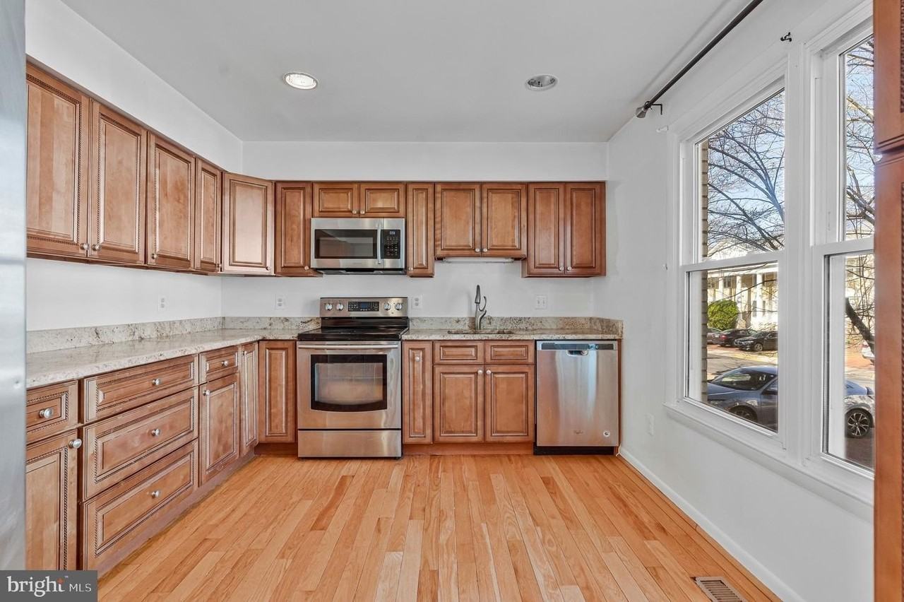 8505 Jeffersonian Ct - Photo 6 of 50