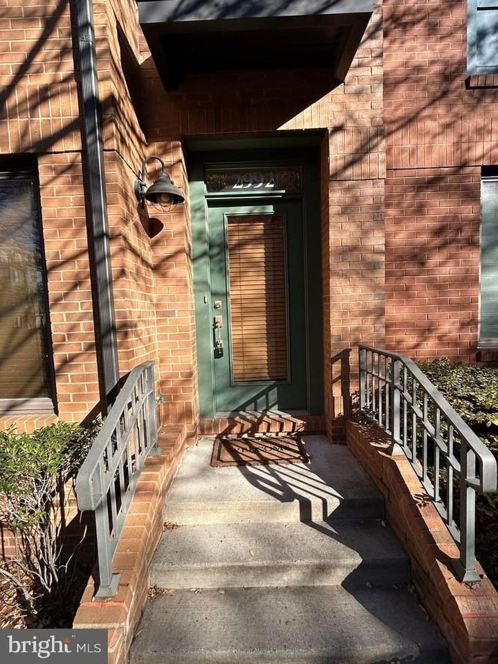 2992 District Ave - Photo 2 of 8