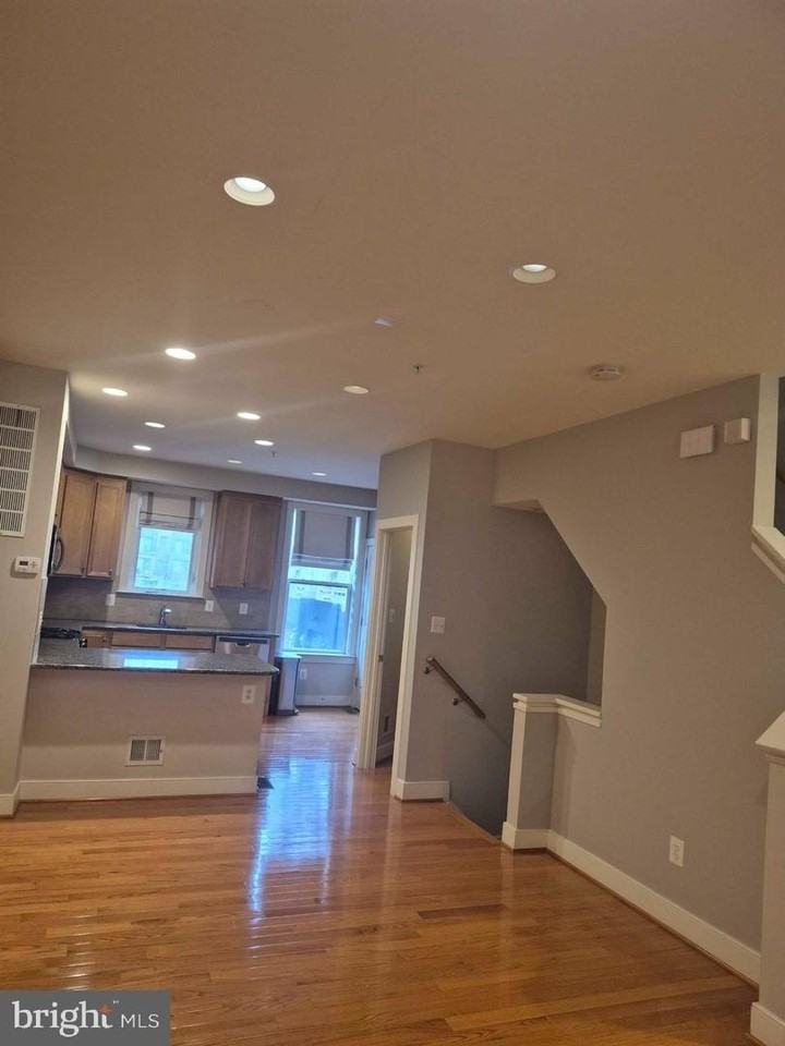 2992 District Ave - Photo 4 of 8