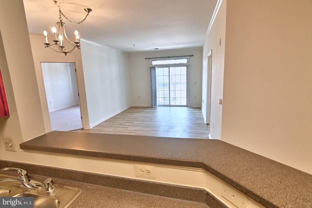 21216 Mcfadden Sq - Photo 3 of 50