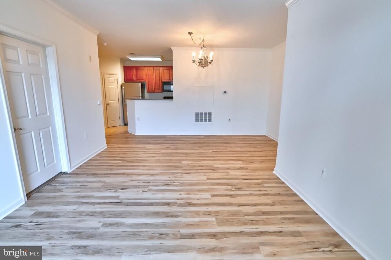 21216 Mcfadden Sq - Photo 5 of 50