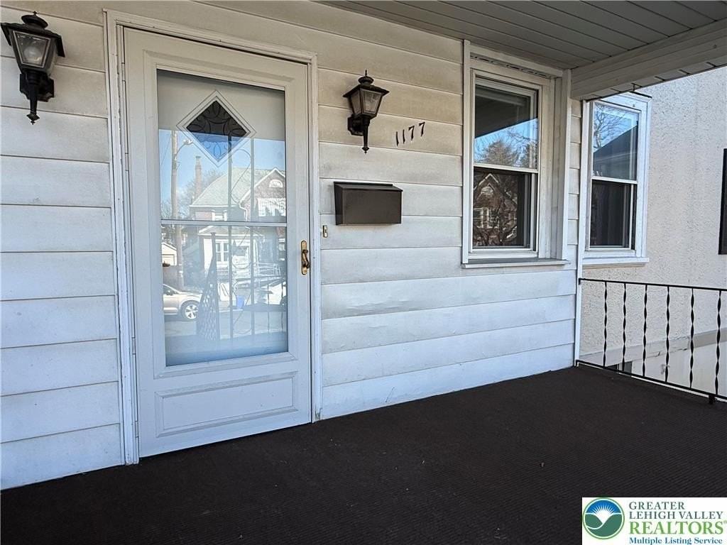 1177 Arcadia St - Photo 3 of 25