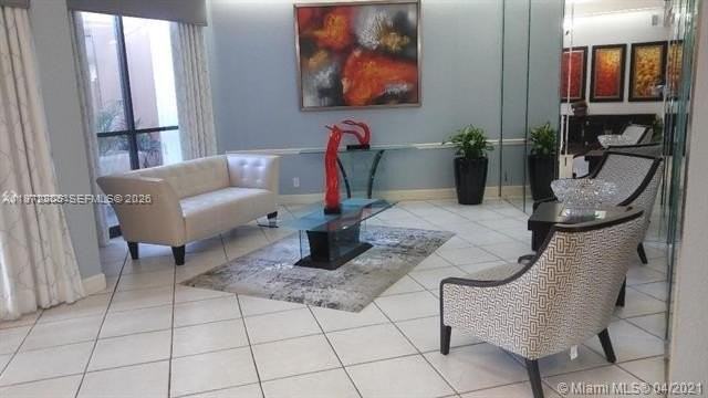 1000 Saint Charles Pl #L20