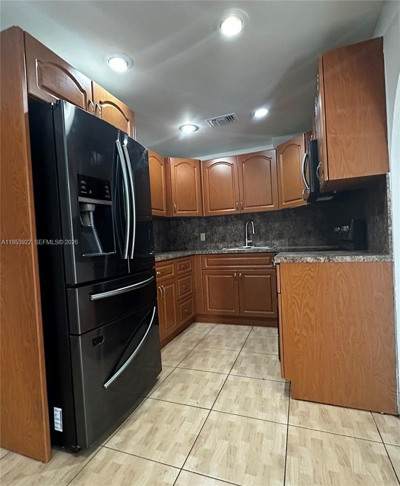 350 W 34th St #1 - Photo 2 of 22