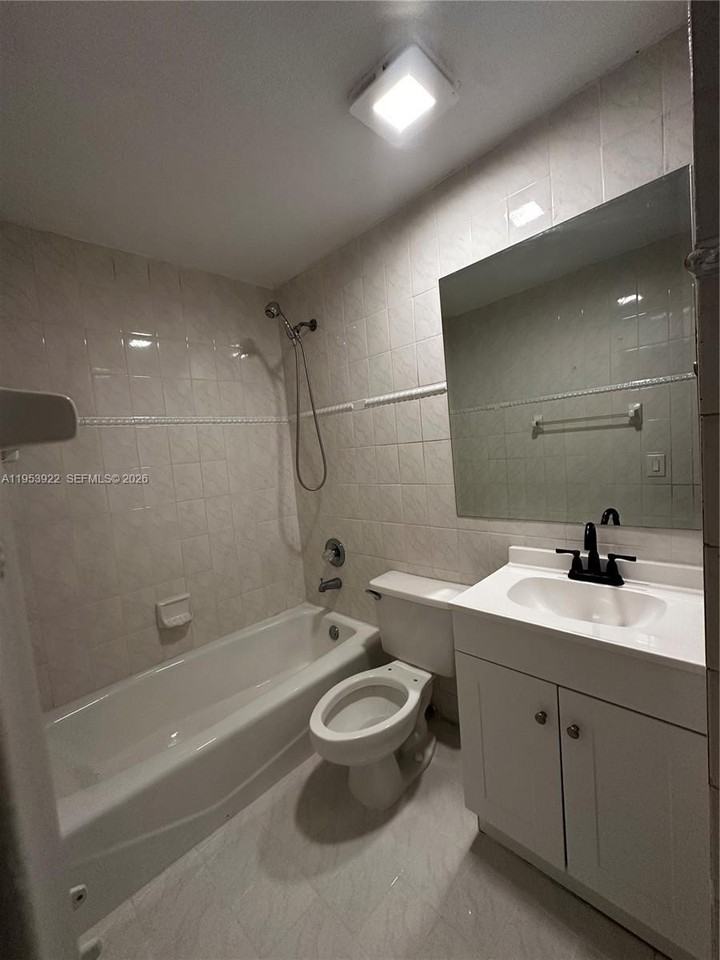 350 W 34th St #1 - Photo 4 of 22