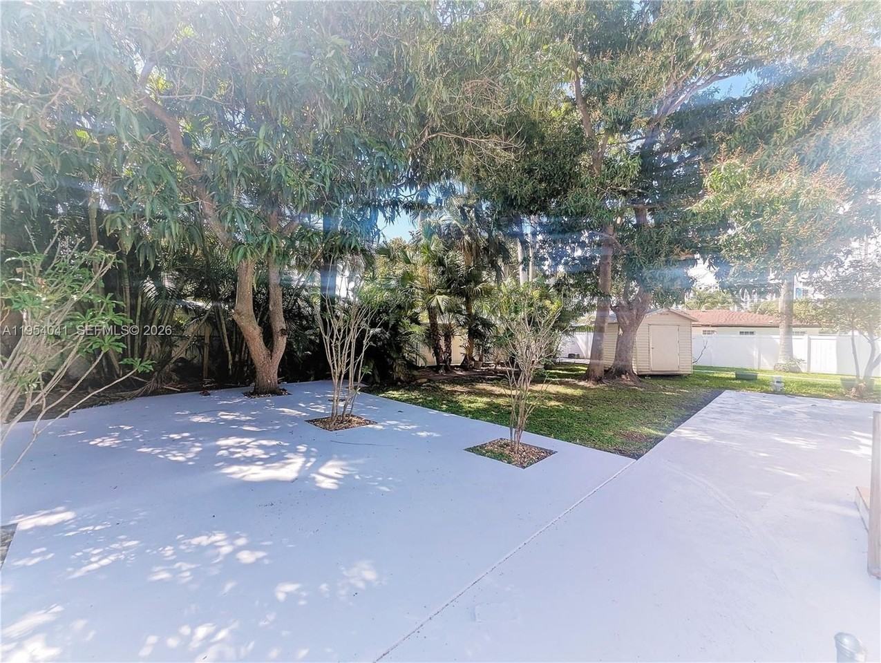 220 Se 1st St - Photo 5 of 29