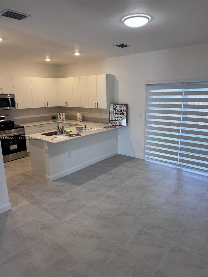 2721 Se 26th St #2721 - Photo 6 of 50