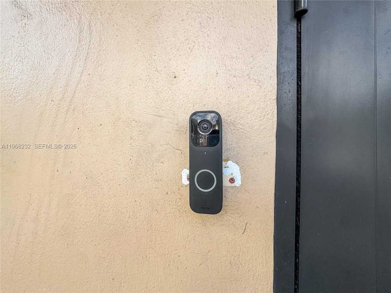 110 Sw 108th Ave #H2 - Photo 3 of 18