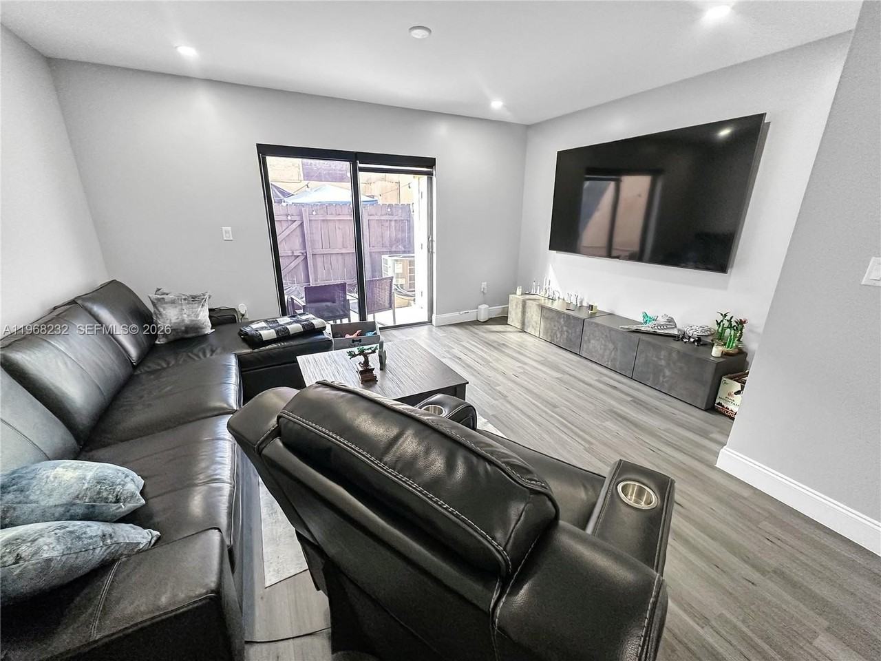 110 Sw 108th Ave #H2 - Photo 4 of 18