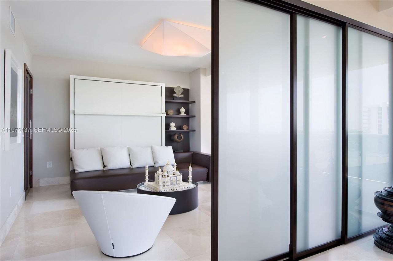 5875 Collins Ave #1008 - Photo 7 of 20