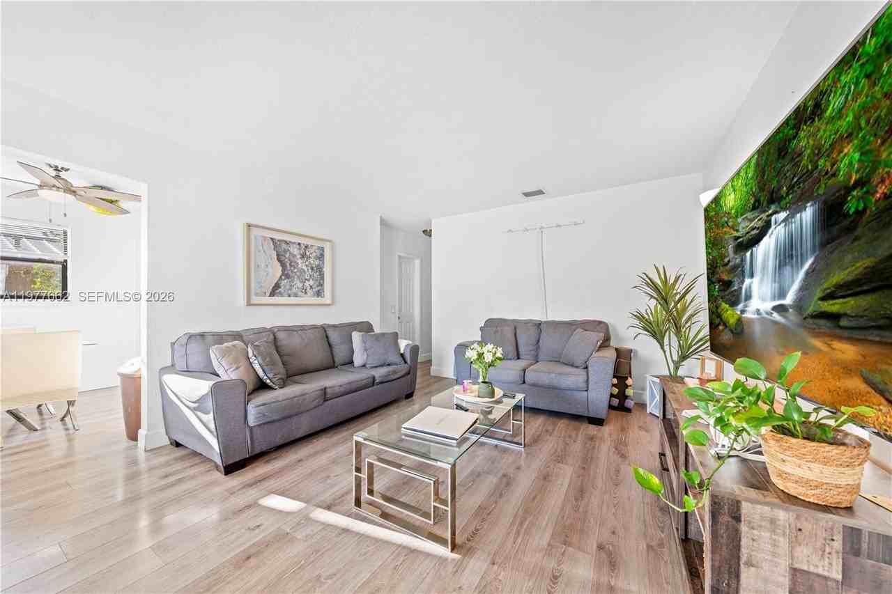 581 Nw 113th St #581 - Photo 3 of 26