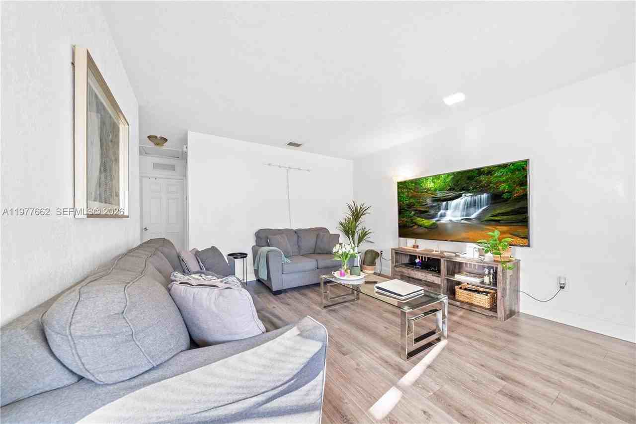 581 Nw 113th St #581 - Photo 4 of 26