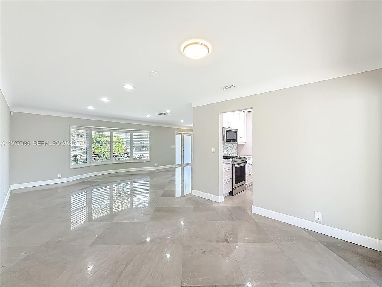 2770 Ne 8th Ct - Photo 7 of 50