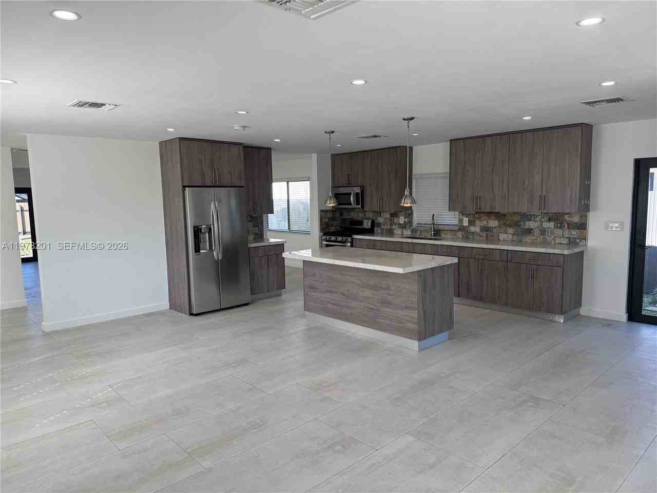 2832 Sw 124th Ct - Photo 2 of 22