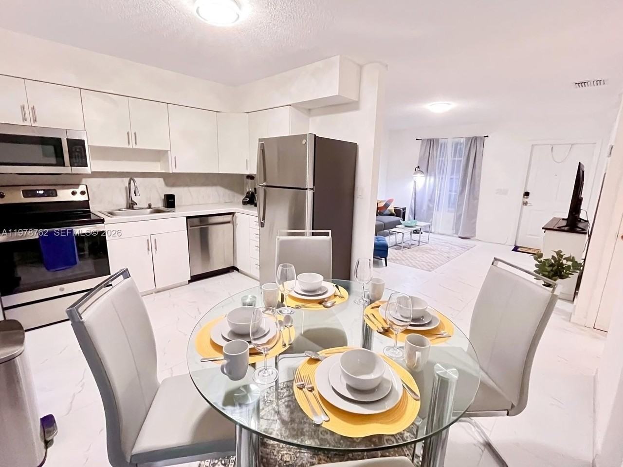 200 Sw 11th St #1-2 - Photo 4 of 21