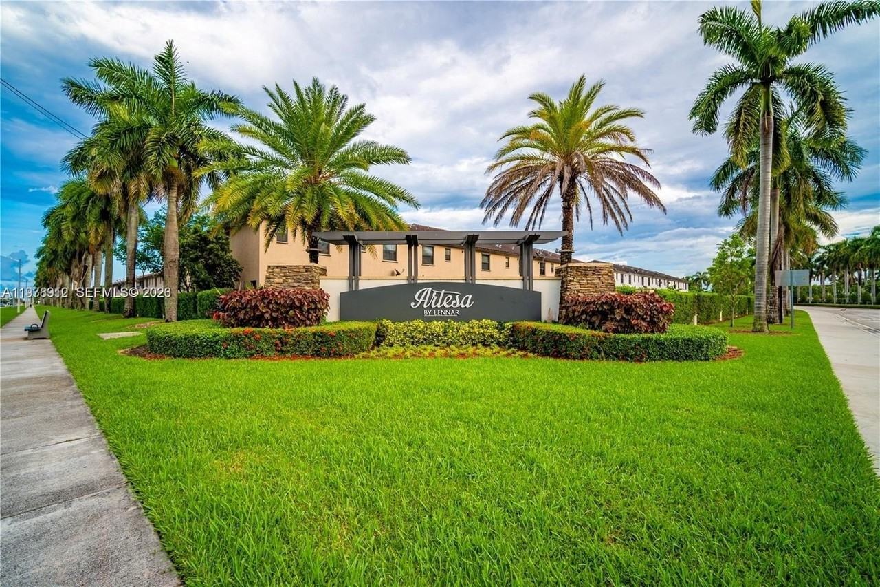 11426 Sw 250th St #11426 - Photo 3 of 32