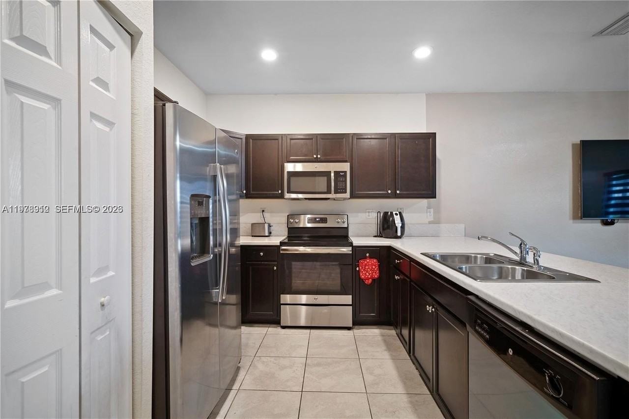 11426 Sw 250th St #11426 - Photo 7 of 32