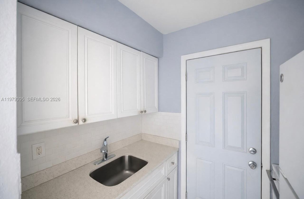 6080 W Flagler St #6 - Photo 2 of 9