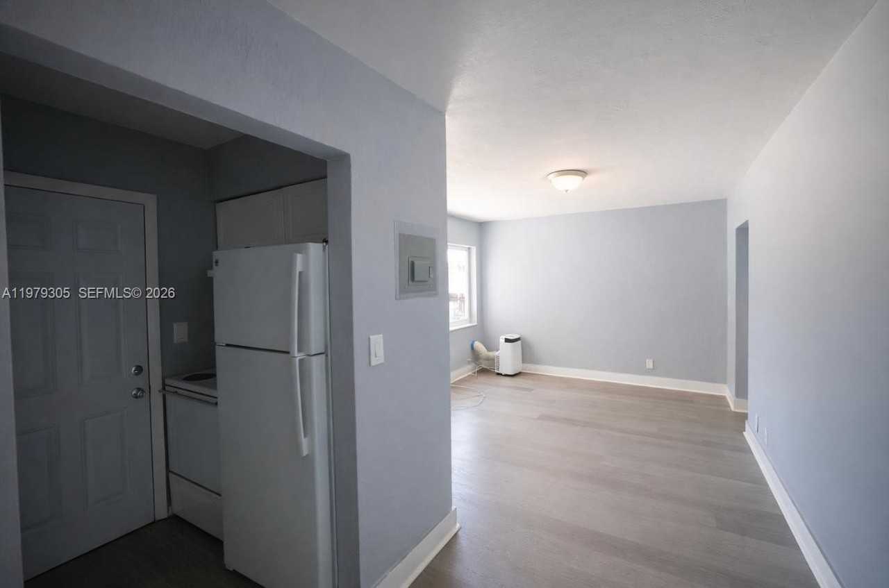 6080 W Flagler St #6 - Photo 3 of 9