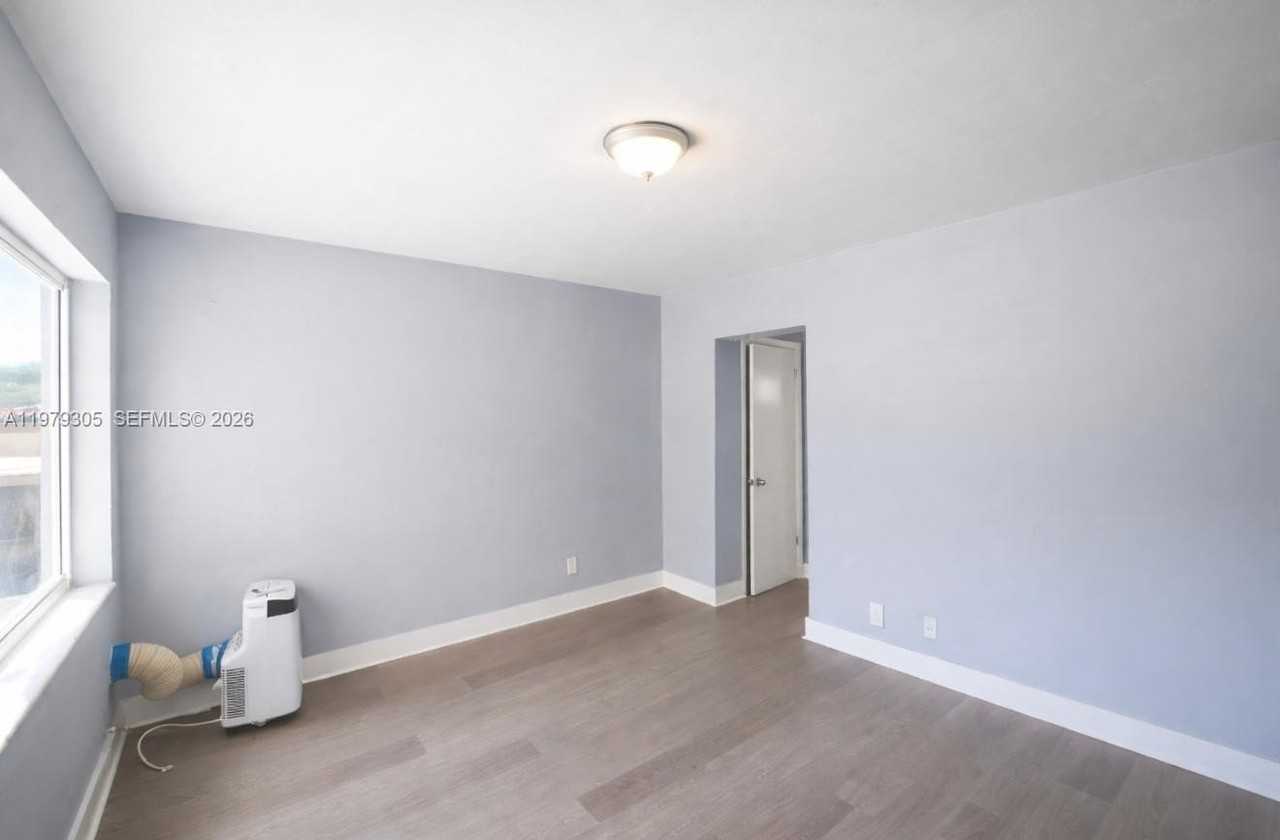 6080 W Flagler St #6 - Photo 7 of 9