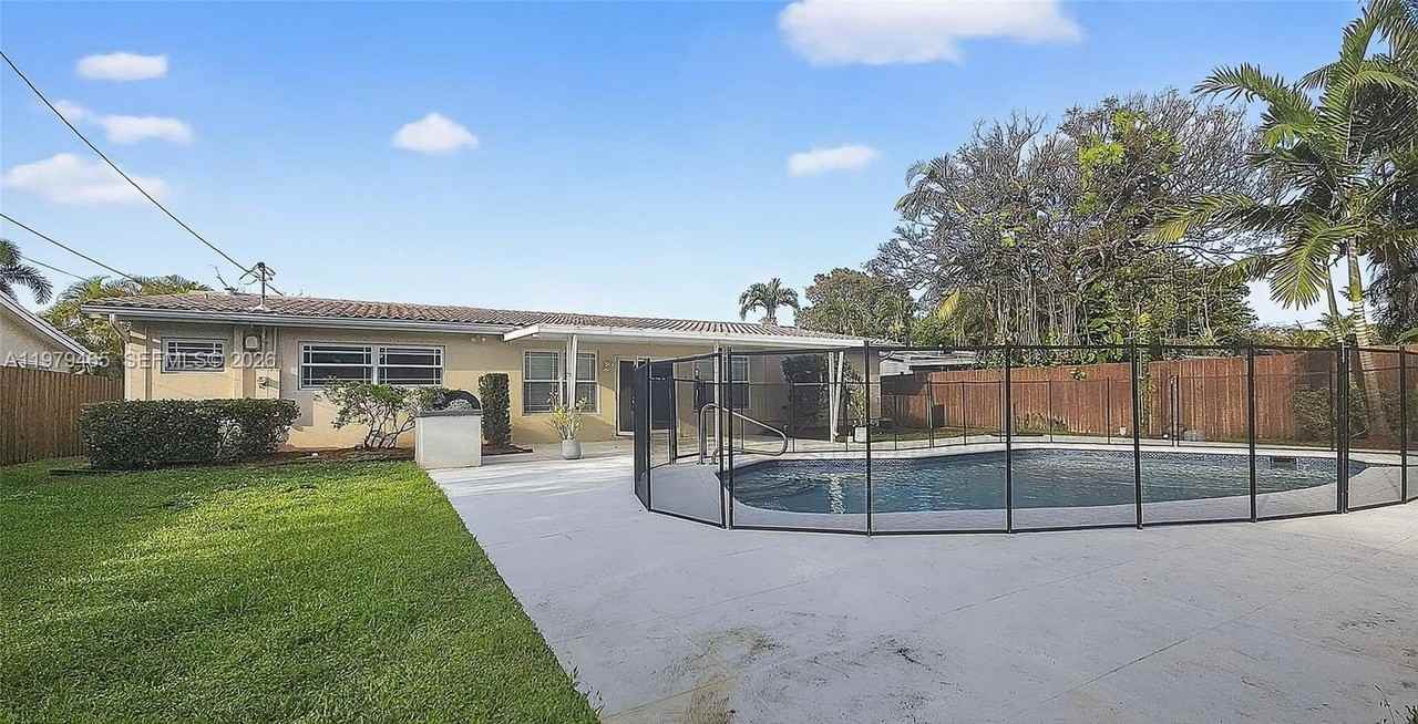 3608 Cleveland St - Photo 4 of 29