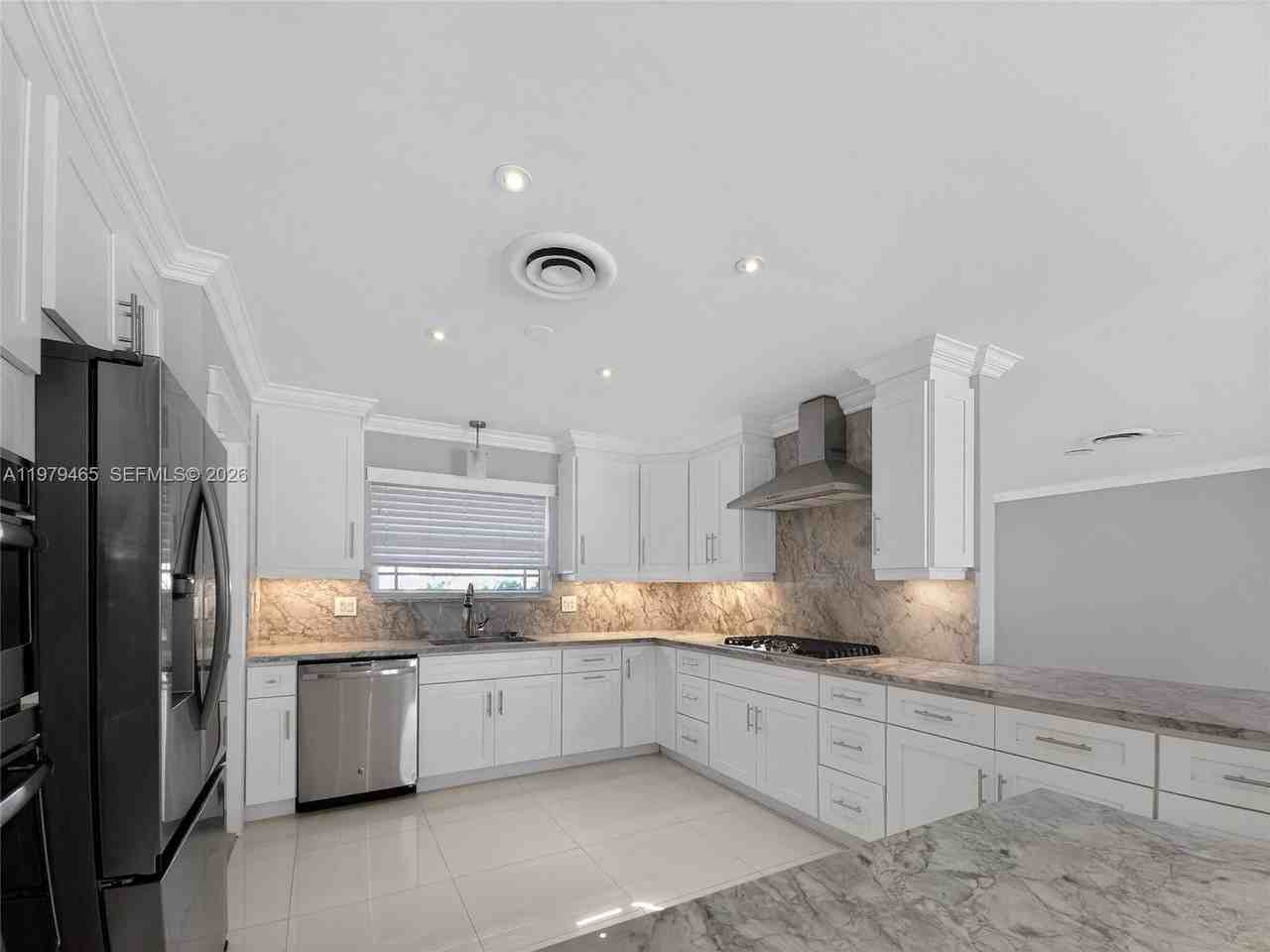 3608 Cleveland St - Photo 6 of 29