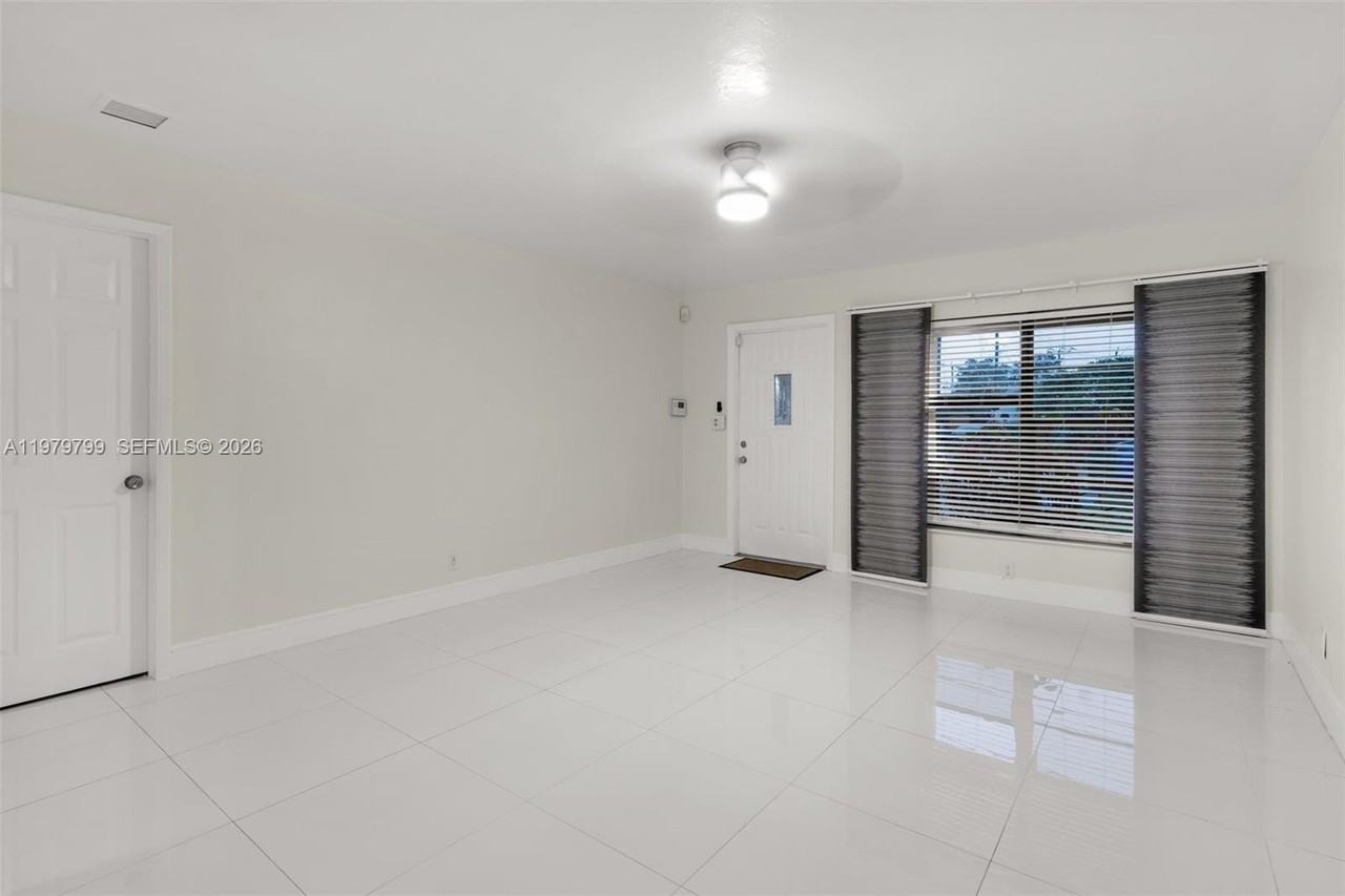 5655 Ne 5th Ter #0 - Photo 5 of 32